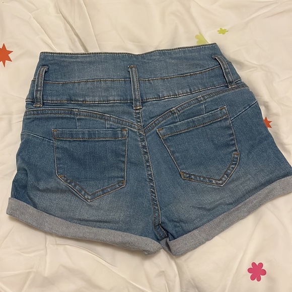 BRAND-NEW Triple Button High Waist Denim Shorts - Picture 4 of 4